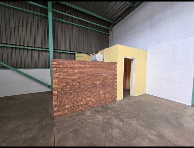 275M² WAREHOUSE TO LET IN STORMILL
